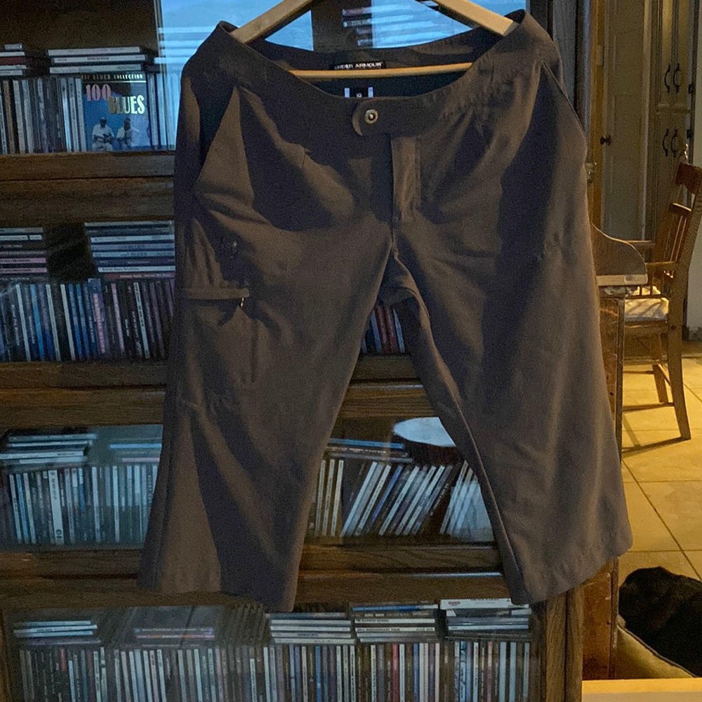 Grey Under Armour Capris Size 10